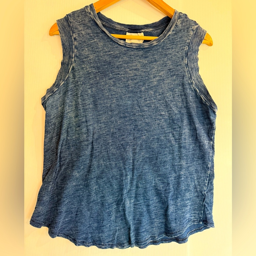 UNIVERSAL THREAD Blue tee